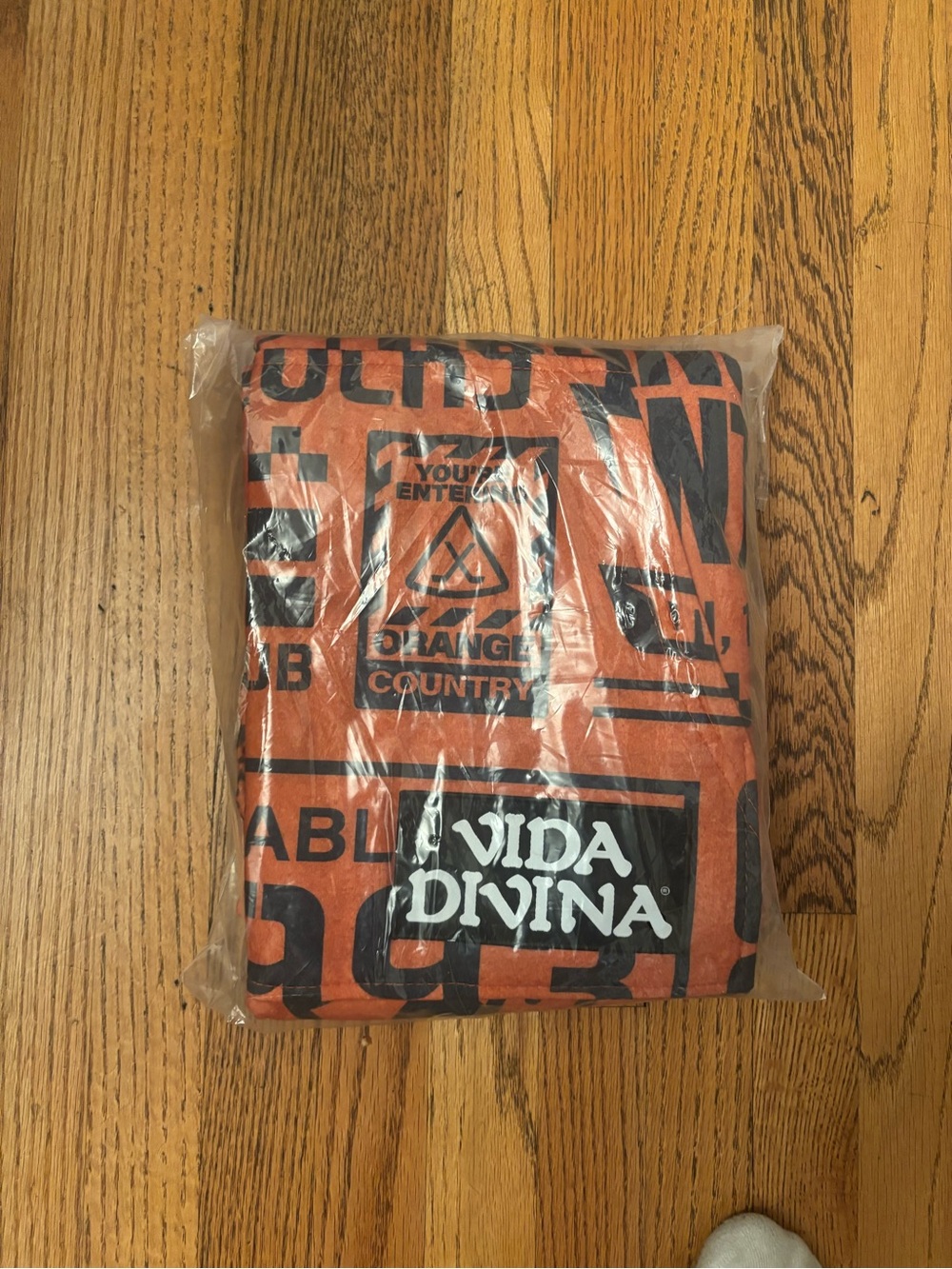 NEW Anaheim Ducks NHL Hockey Vida Divina Promotional Cozy Blanket Wearable OS